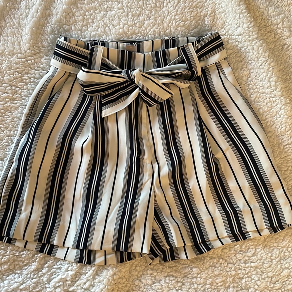H&M Black and White Size 4 High-Waisted Shorts